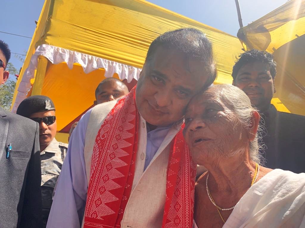 Himant vishwa sarma with old lady mother